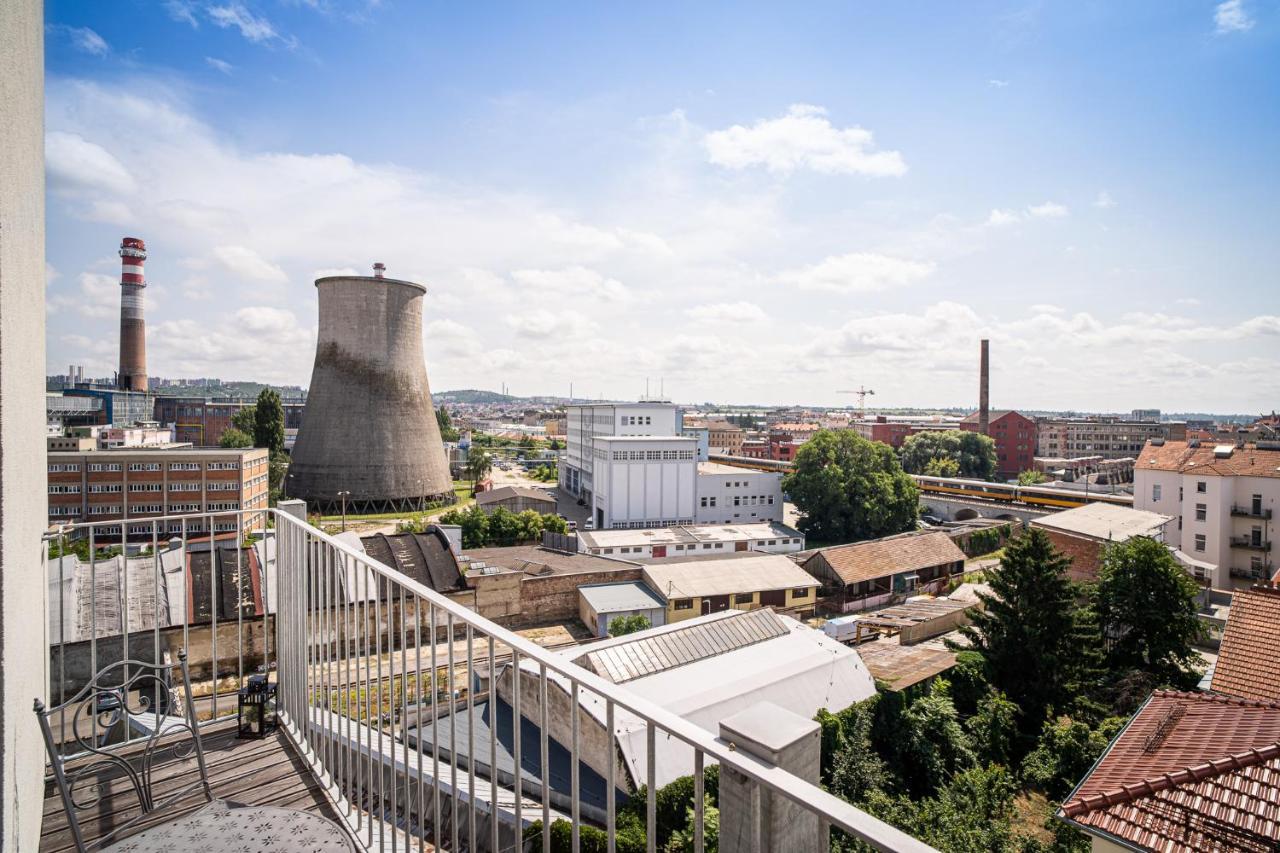 Zeppelin Studio With An Industrial View - Brno Lejlighed Eksteriør billede